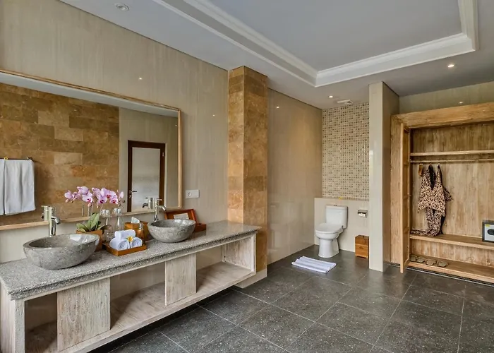 Hotel Gynandha 4*